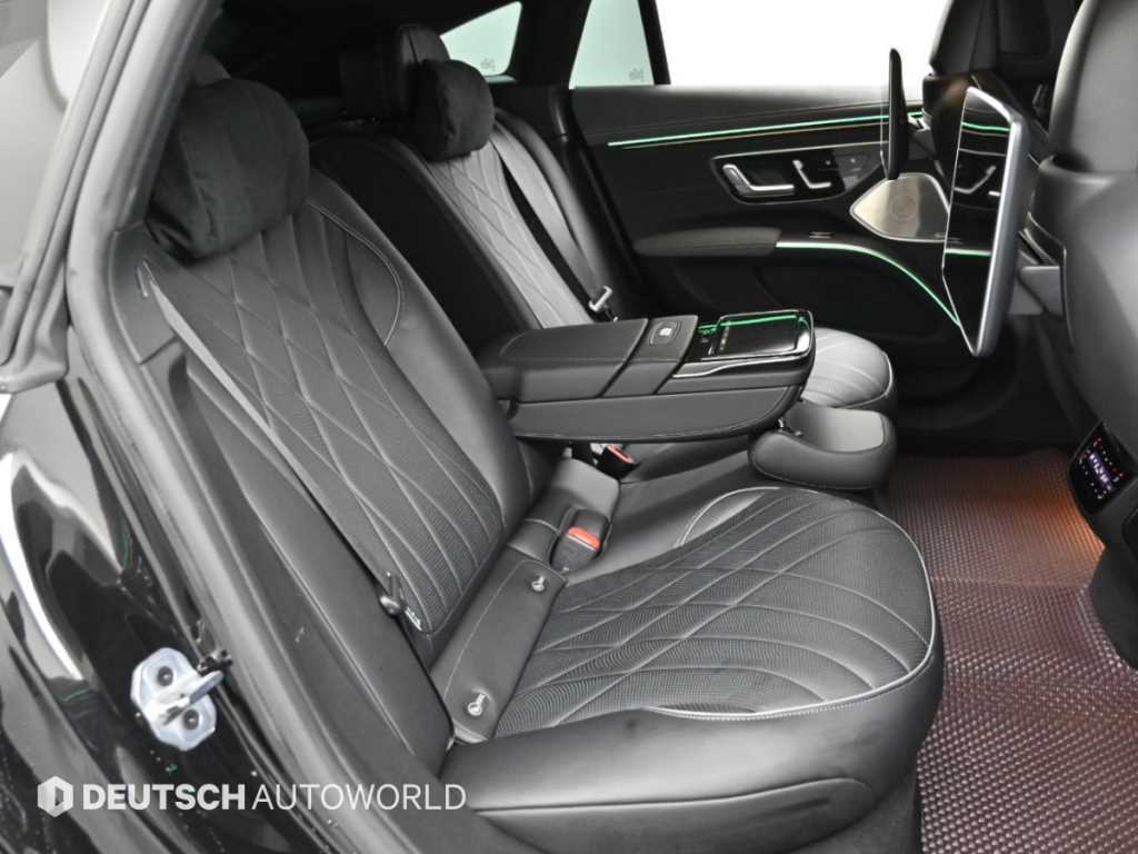 Mercedes-Benz EQS — photo 12