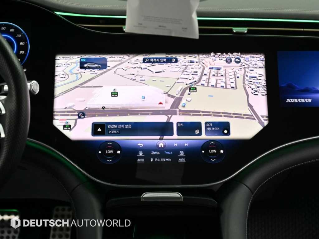 Mercedes-Benz EQS — photo 14