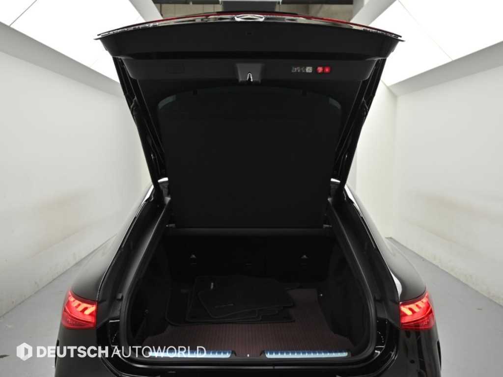 Mercedes-Benz EQS — photo 19