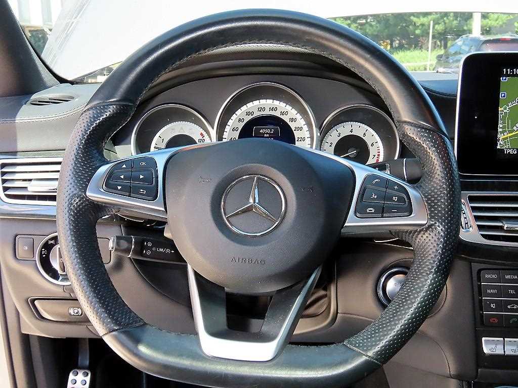 Mercedes-Benz CLS-Class — photo 08