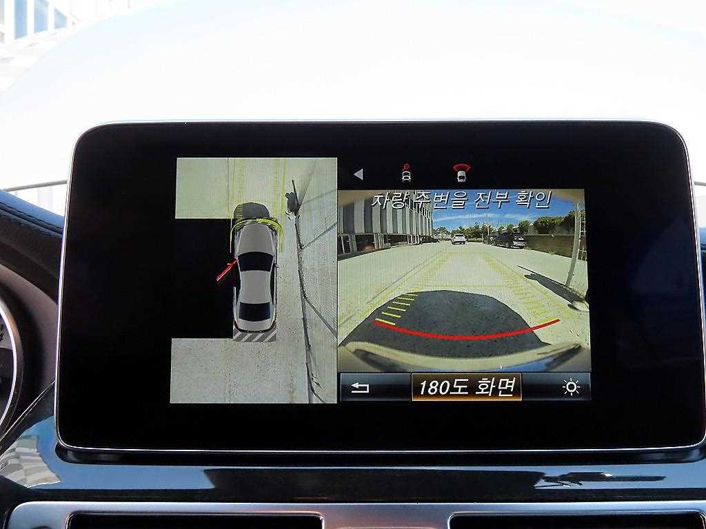 Mercedes-Benz CLS-Class — photo 15