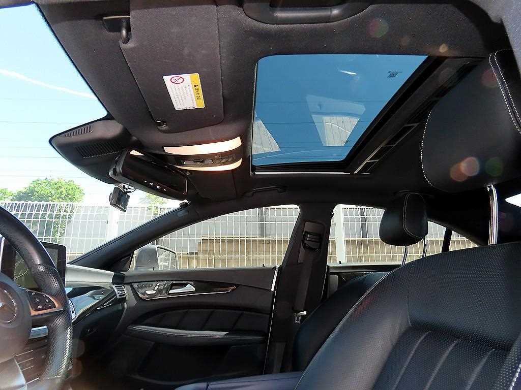 Mercedes-Benz CLS-Class — photo 17