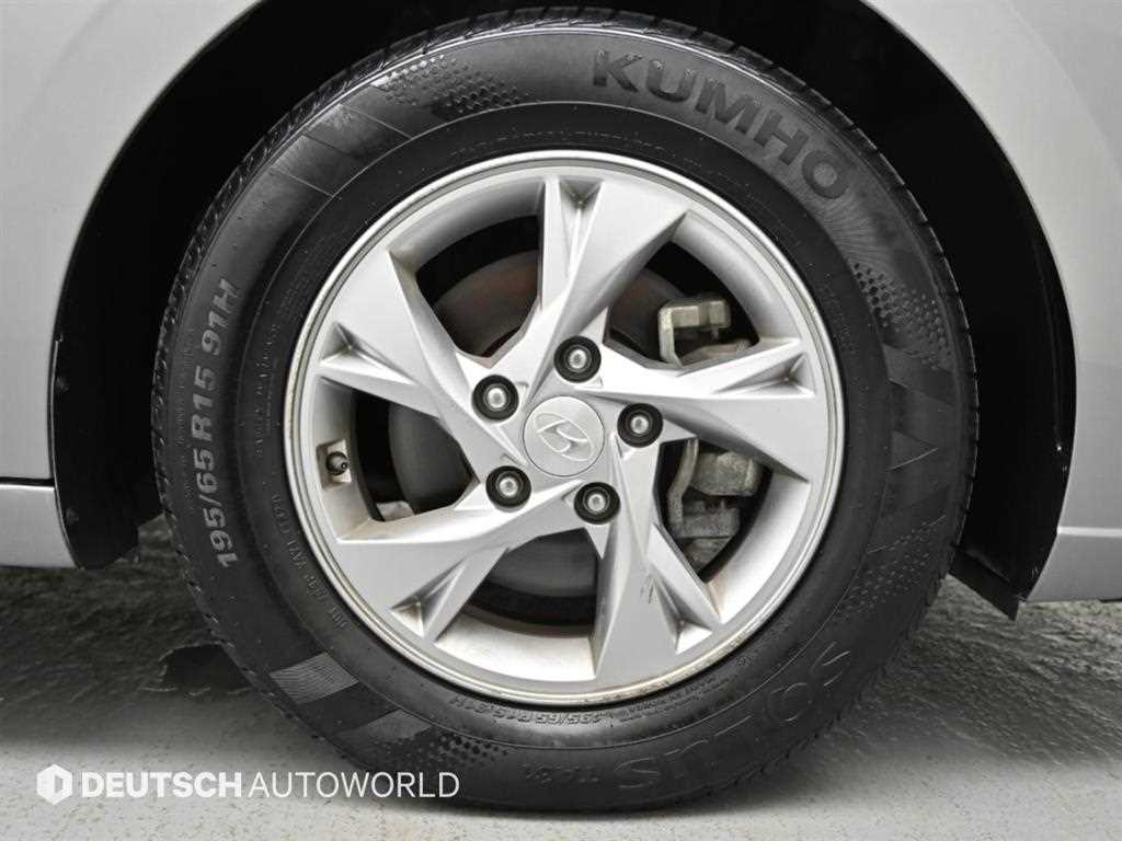 Hyundai Avante — photo 19
