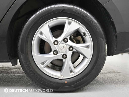 Hyundai Avante — photo 20