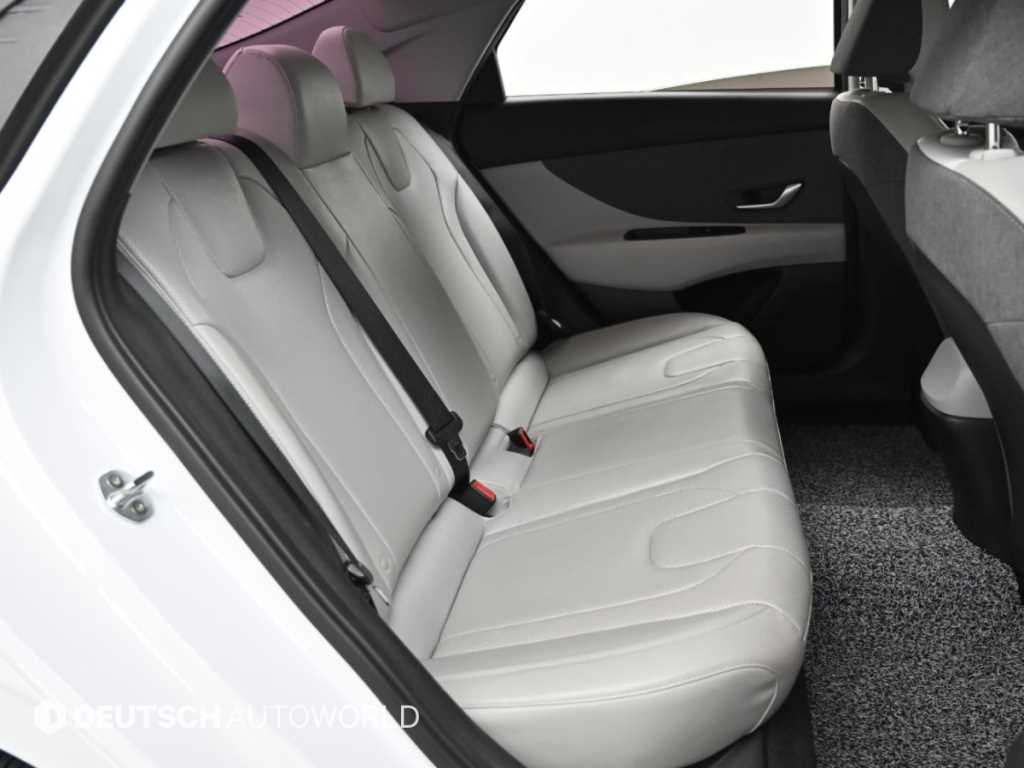 Hyundai Avante — photo 10