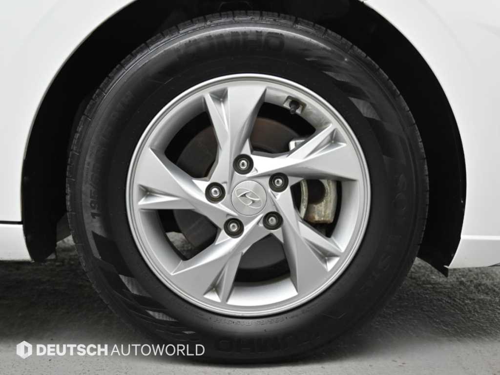 Hyundai Avante — photo 11