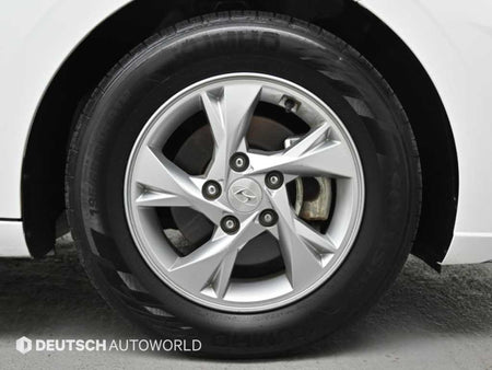 Hyundai Avante — photo 11