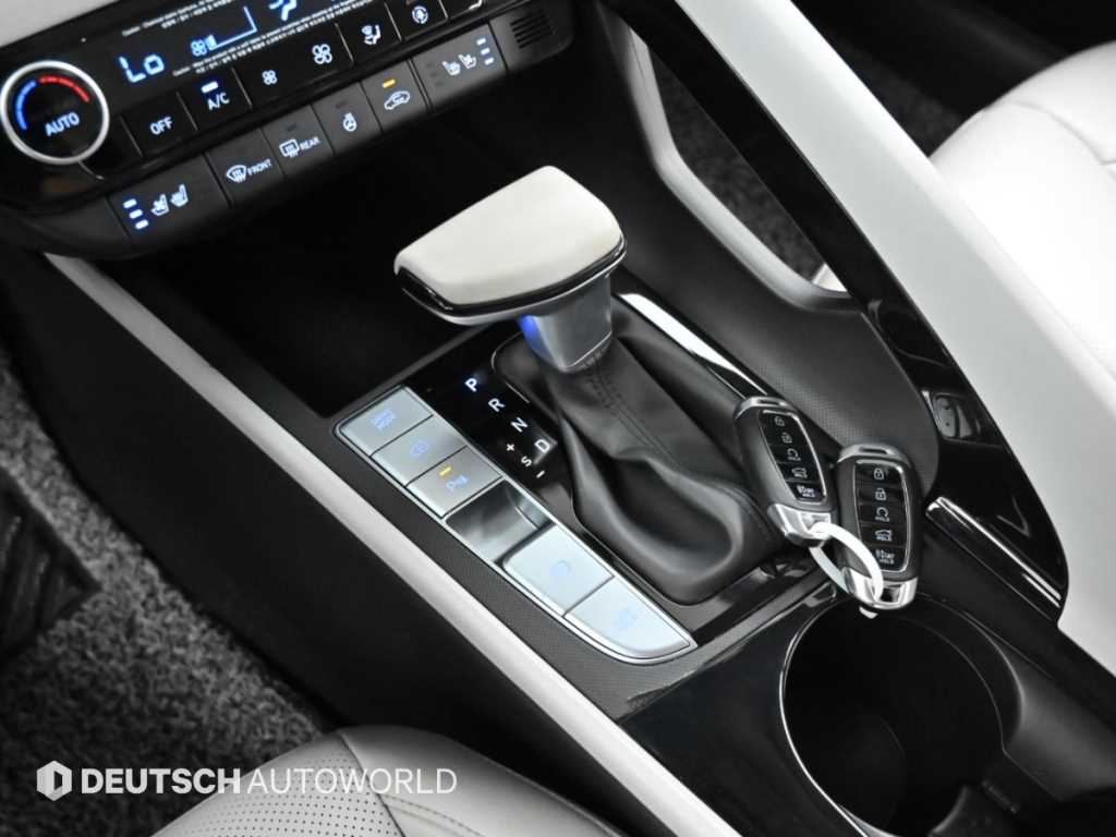 Hyundai Avante — photo 17