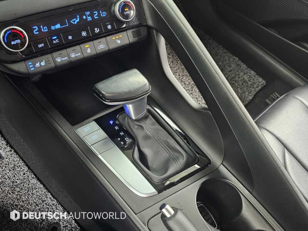 Hyundai Avante — photo 15
