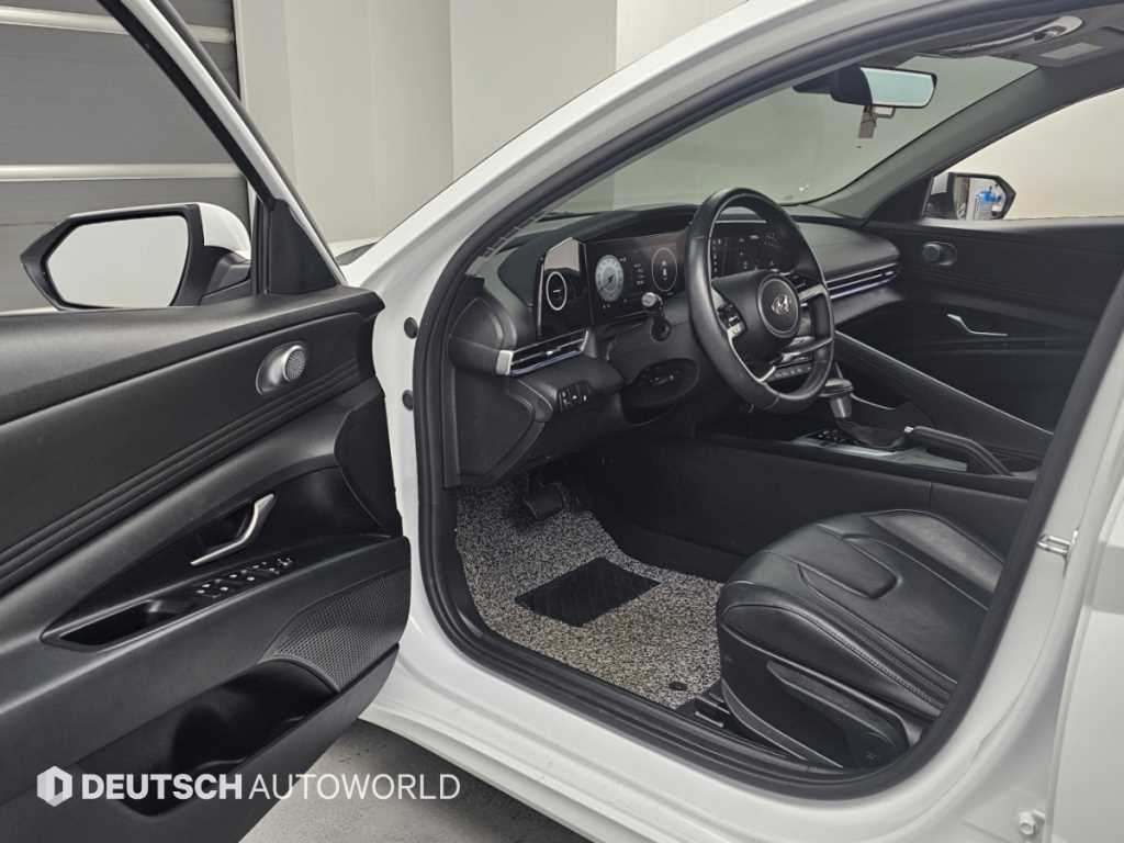 Hyundai Avante — photo 16