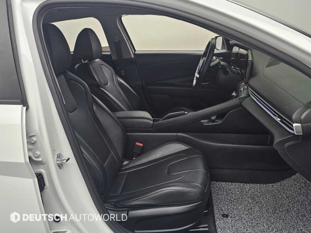 Hyundai Avante — photo 18