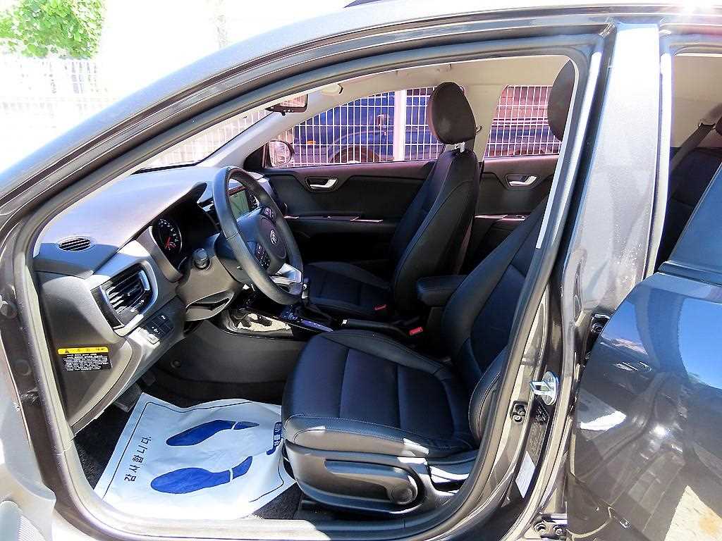 Kia Stonic — photo 05