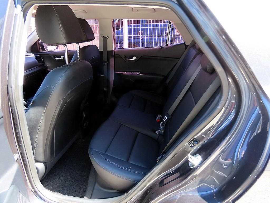 Kia Stonic — photo 06