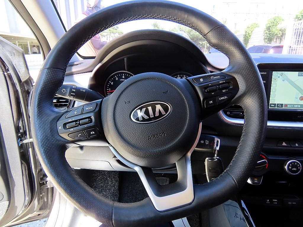 Kia Stonic — photo 08