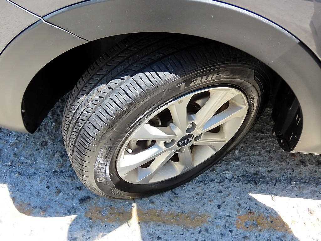 Kia Stonic — photo 20