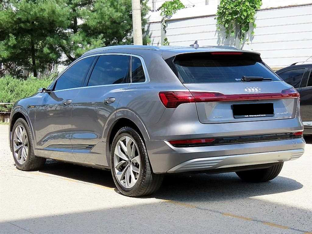 Audi e-tron — photo 03