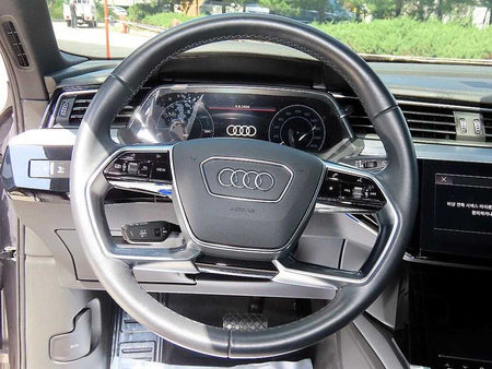Audi e-tron — photo 08
