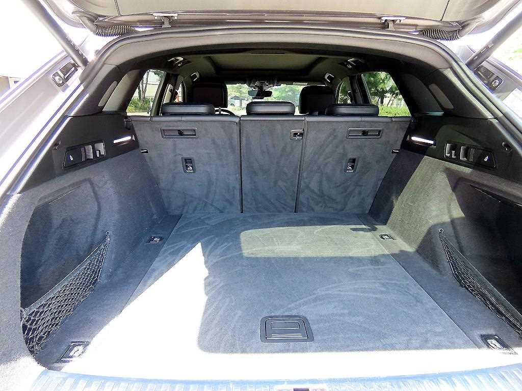 Audi e-tron — photo 17