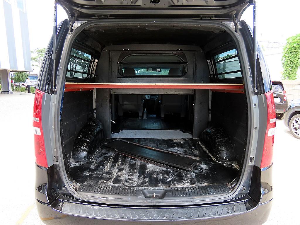 Hyundai Starex — photo 17