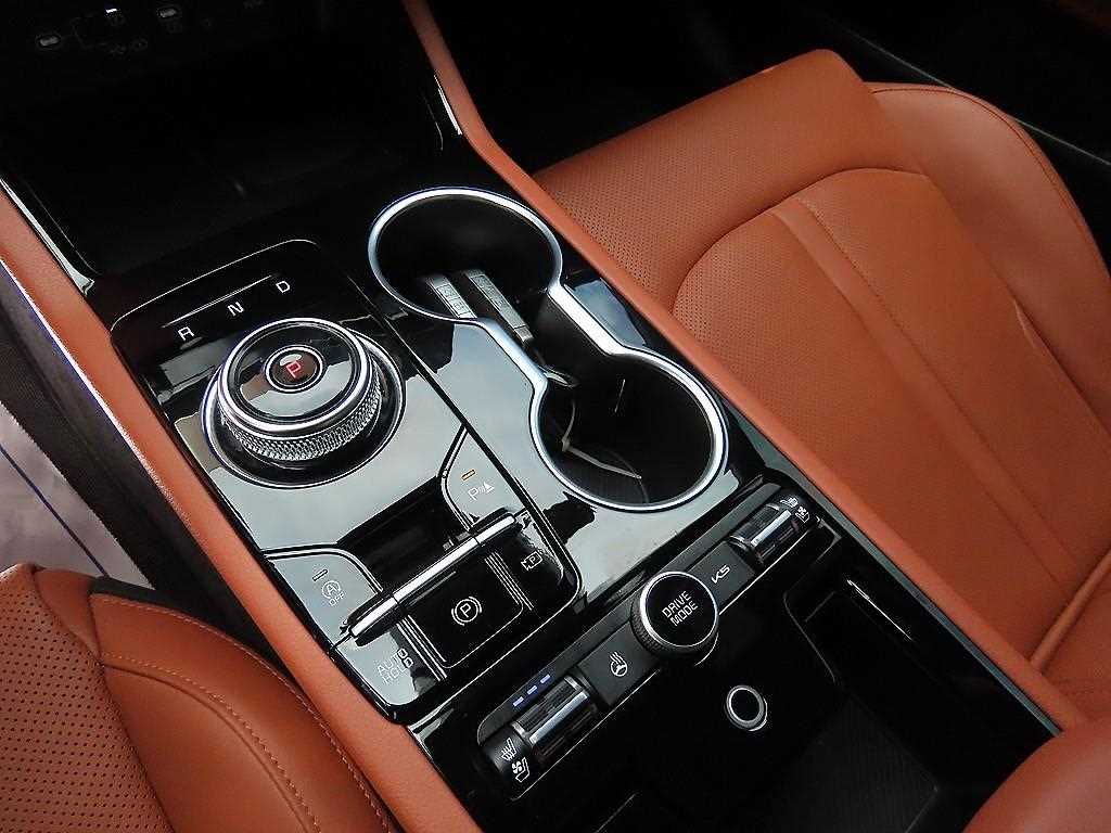 Kia K5 — photo 10