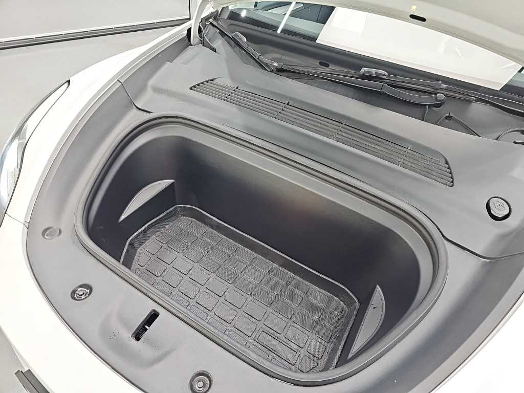 Tesla Model Y — photo 05
