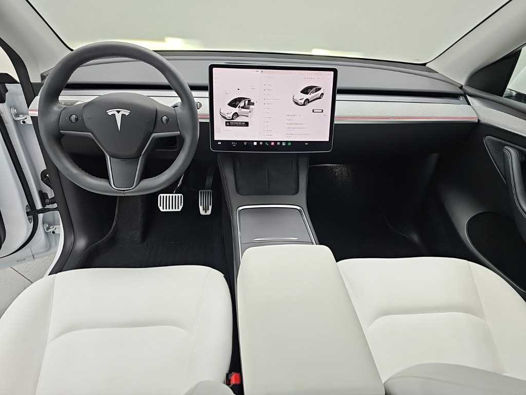 Tesla Model Y — photo 07