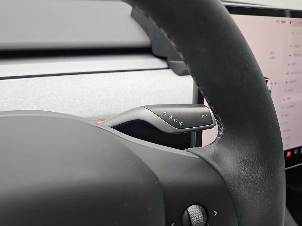 Tesla Model Y — photo 08