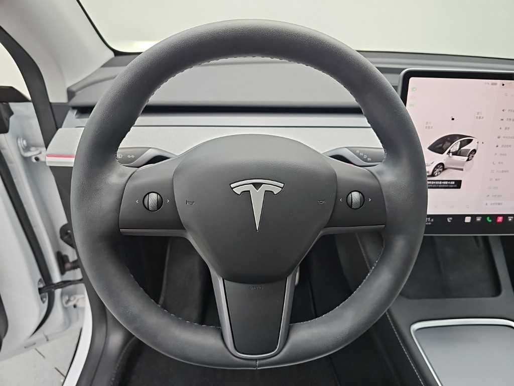 Tesla Model Y — photo 09