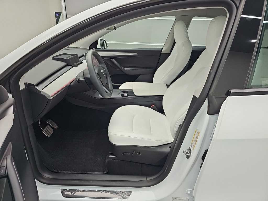 Tesla Model Y — photo 11
