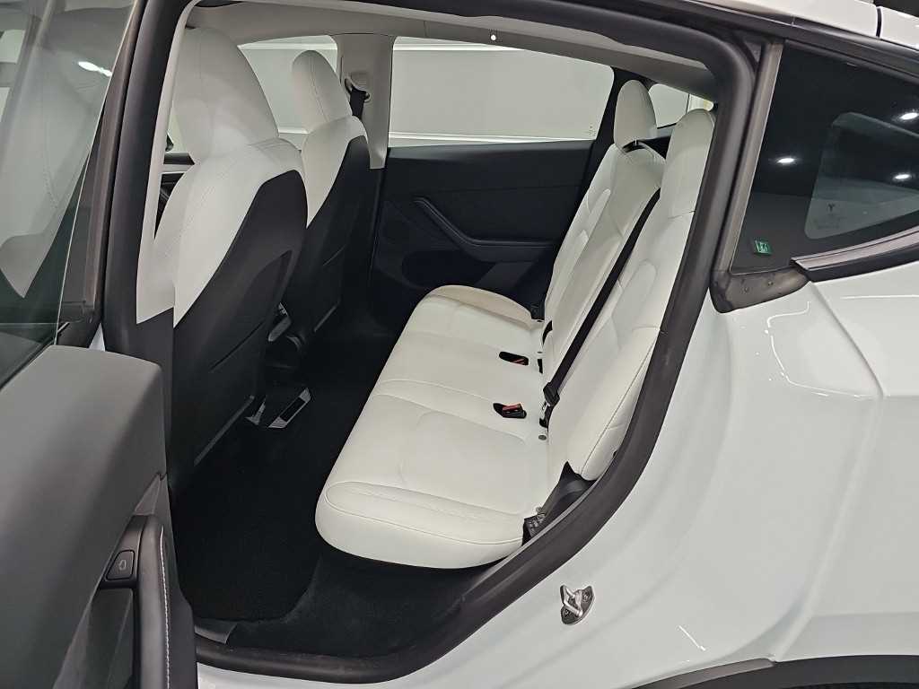 Tesla Model Y — photo 12