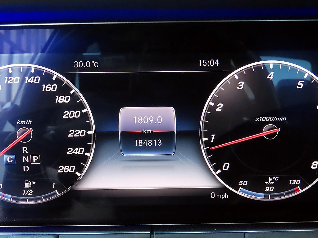 Mercedes-Benz E-Class — photo 09