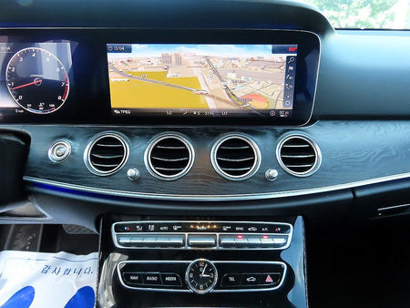 Mercedes-Benz E-Class — photo 14