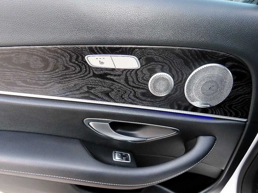 Mercedes-Benz E-Class — photo 15