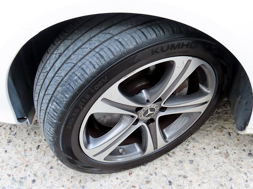 Mercedes-Benz E-Class — photo 20