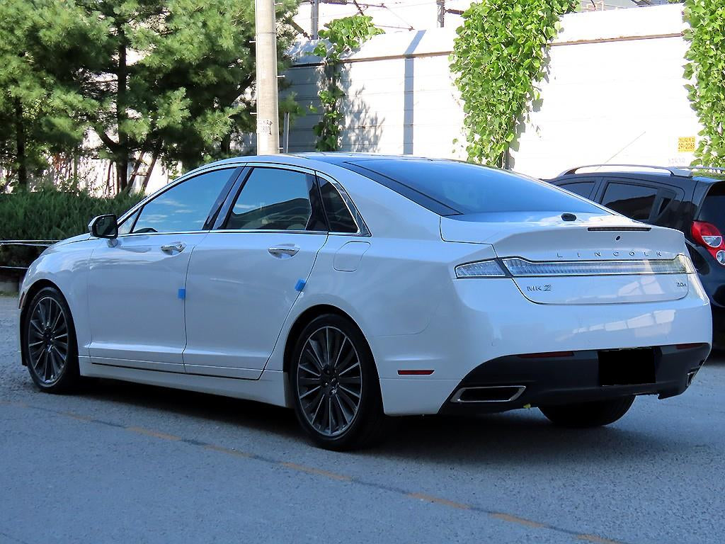 Lincoln MKZ — photo 03
