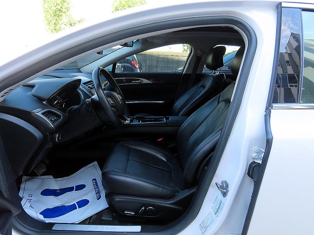 Lincoln MKZ — photo 05