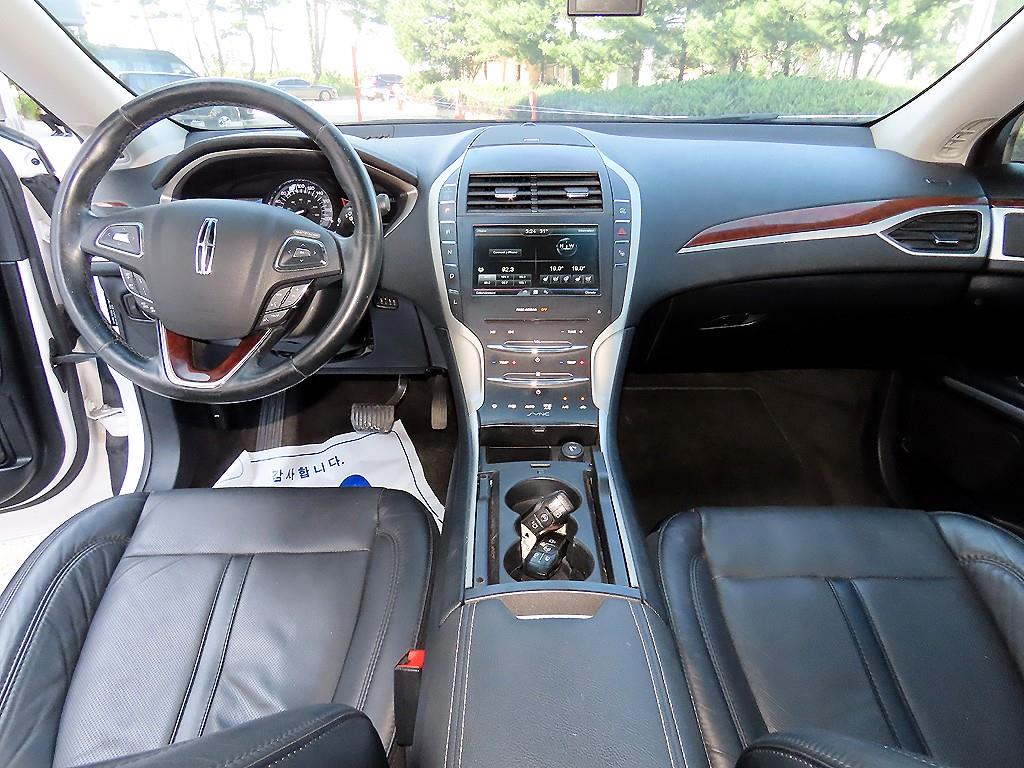 Lincoln MKZ — photo 07