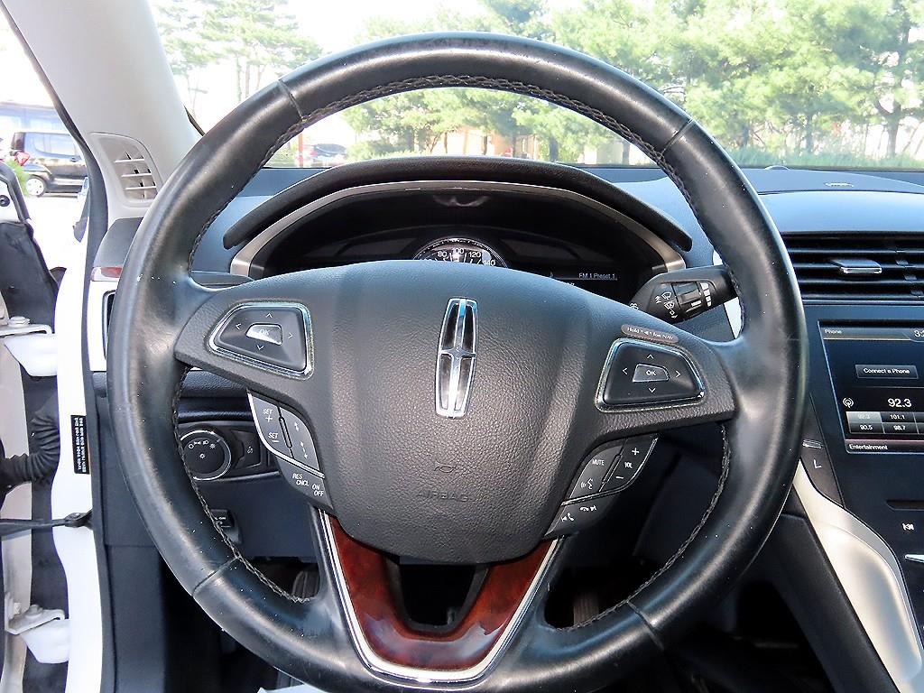 Lincoln MKZ — photo 08