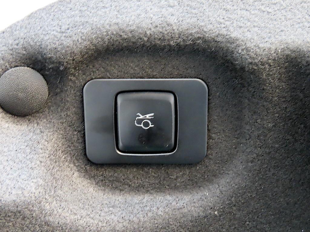 Lincoln MKZ — photo 17