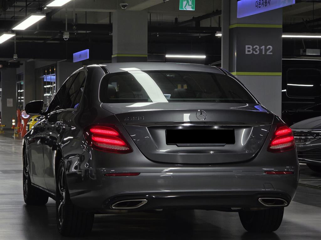 Mercedes-Benz E-Class — photo 04