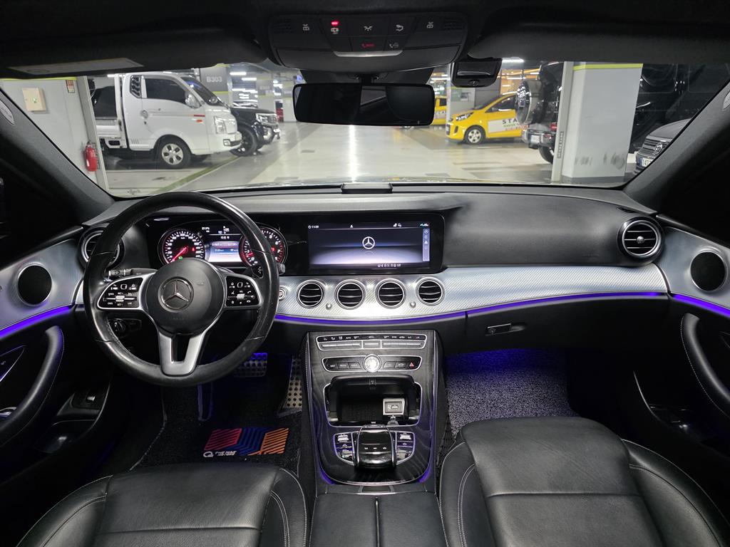 Mercedes-Benz E-Class — photo 05