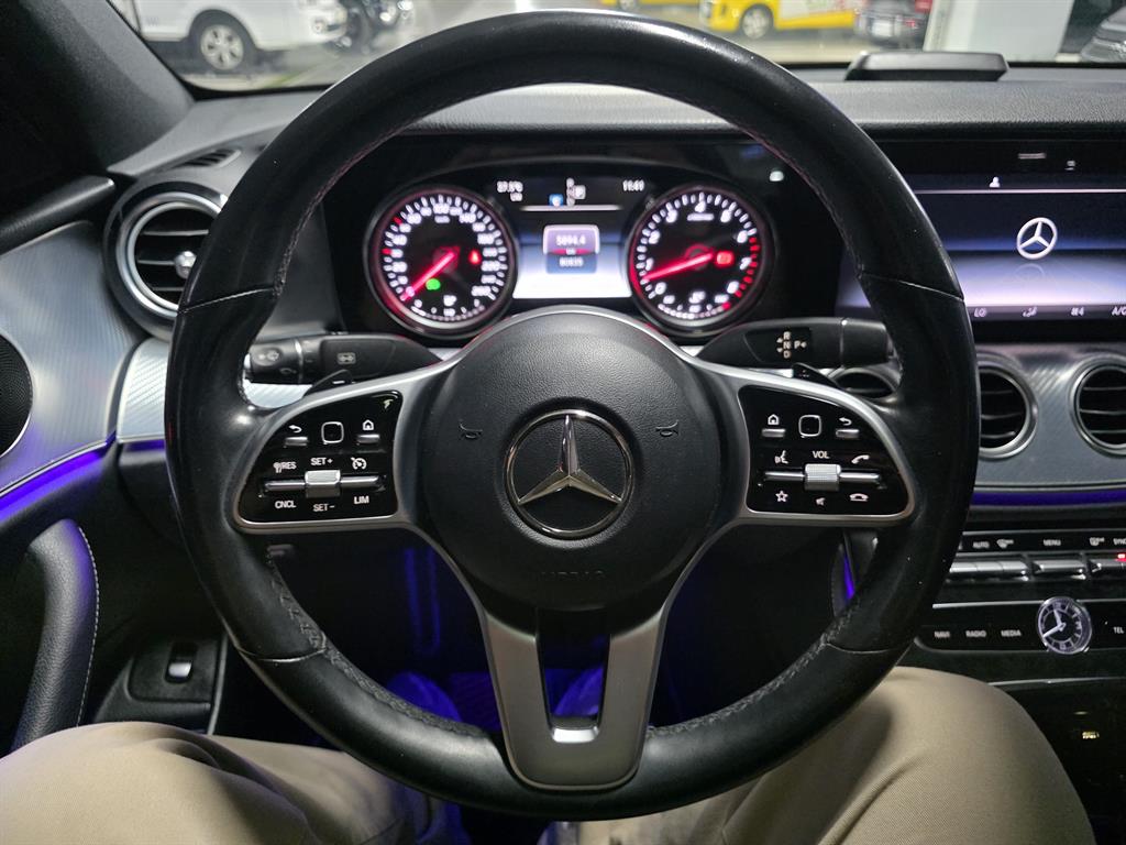 Mercedes-Benz E-Class — photo 09