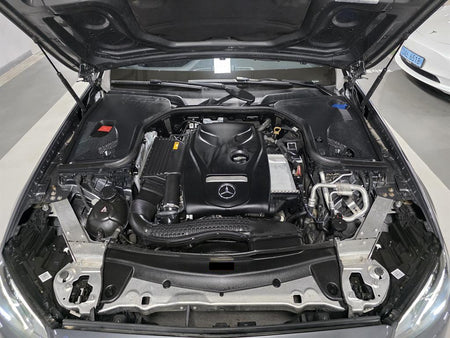 Mercedes-Benz E-Class — photo 18