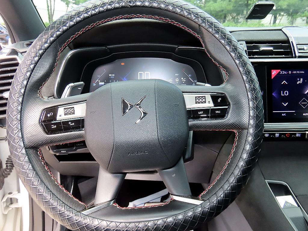 DS Automobiles DS7 — photo 08