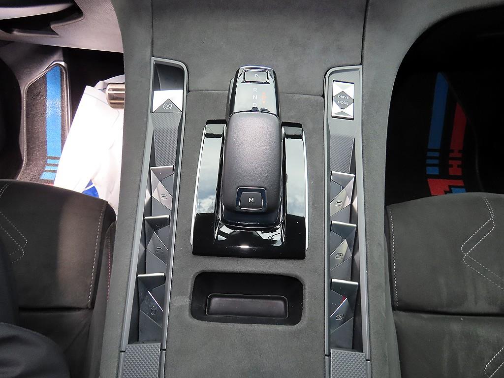 DS Automobiles DS7 — photo 10