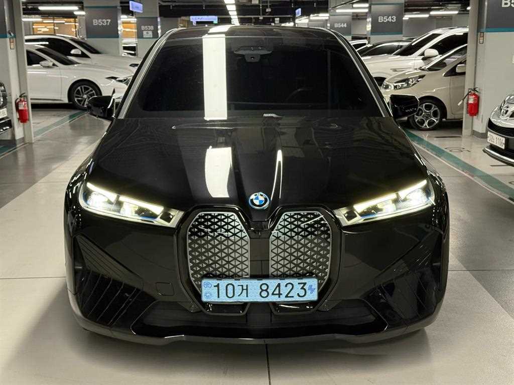 BMW iX — photo 02