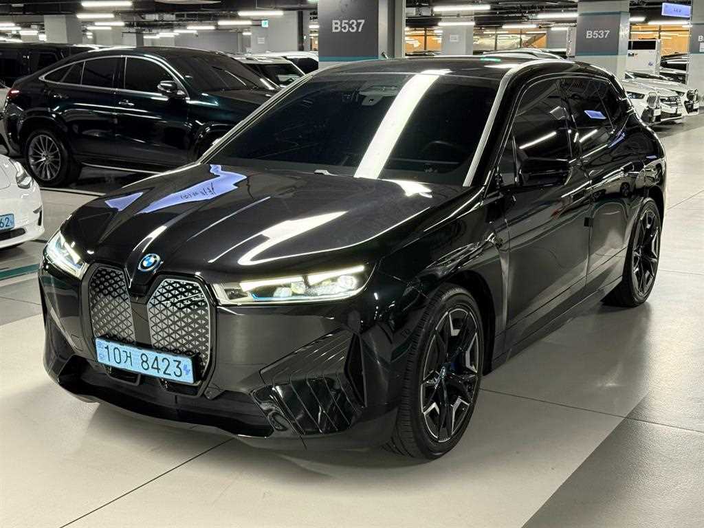 BMW iX — photo 03