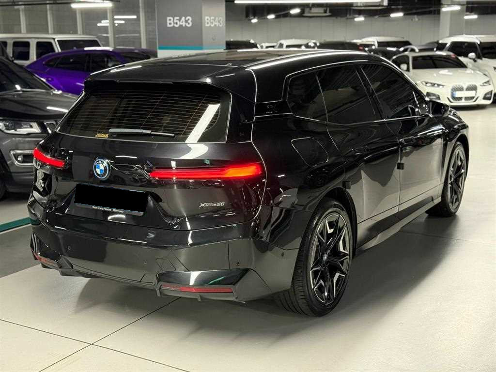 BMW iX — photo 05