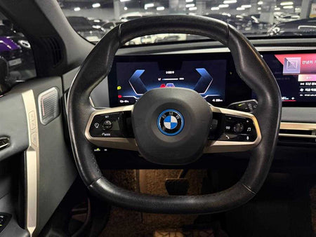 BMW iX — photo 09