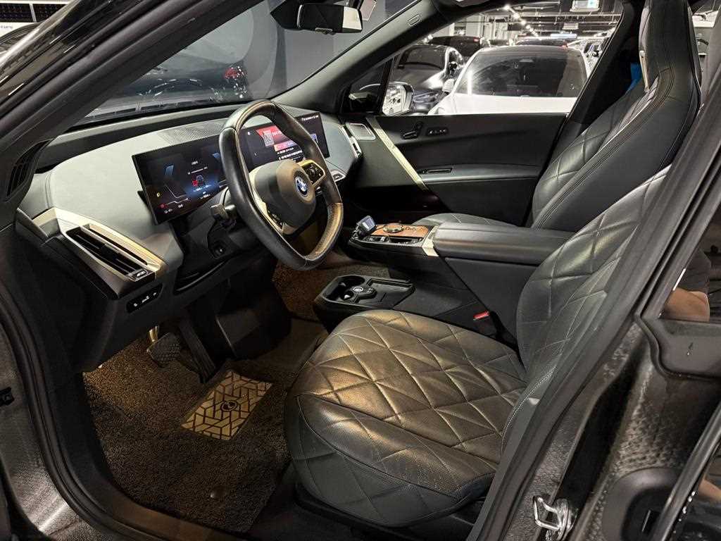 BMW iX — photo 10
